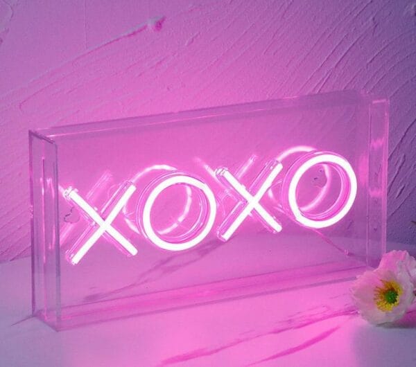 led neon sign (xoxo)