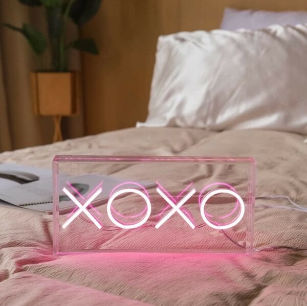 led neon sign (xoxo)