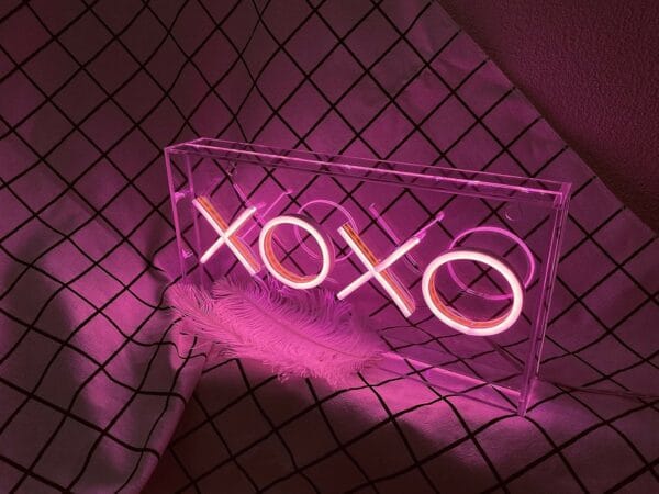 led neon sign (xoxo)