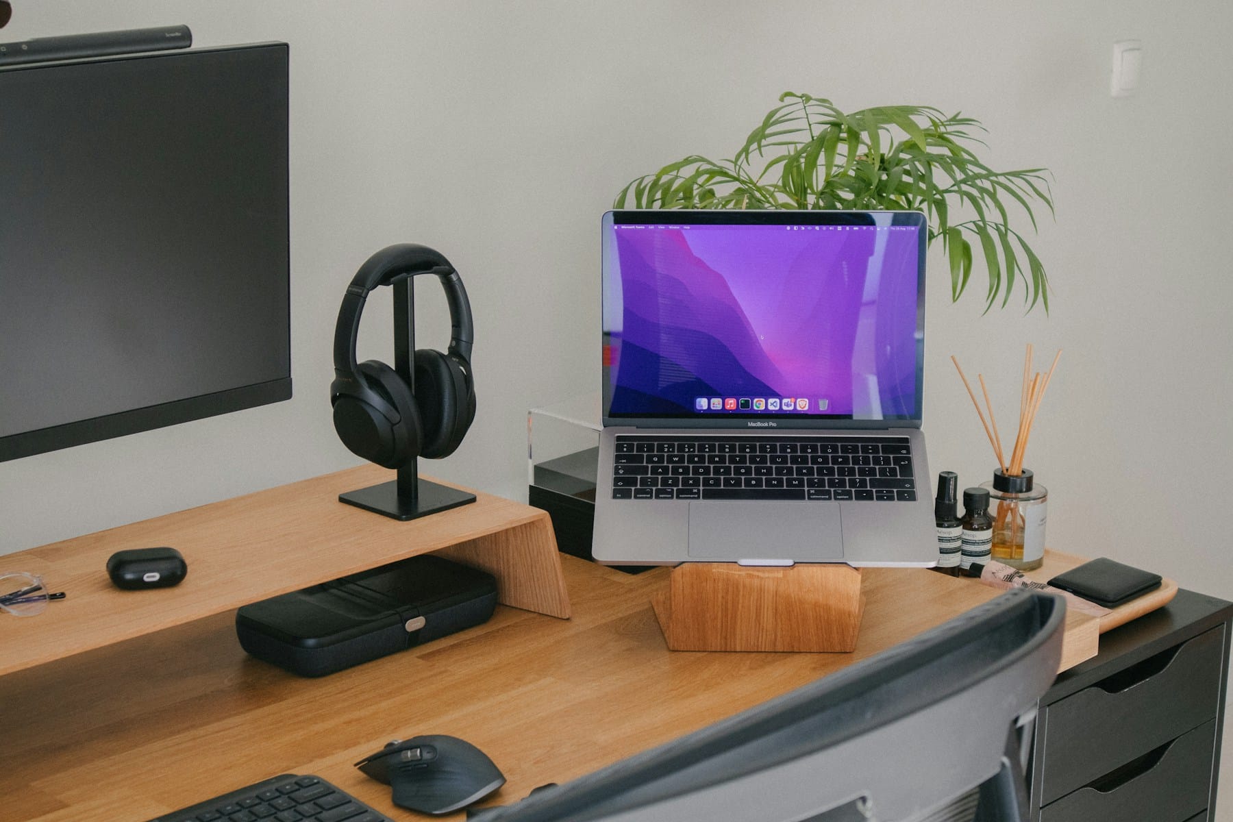 Desk & Workstation Solutions