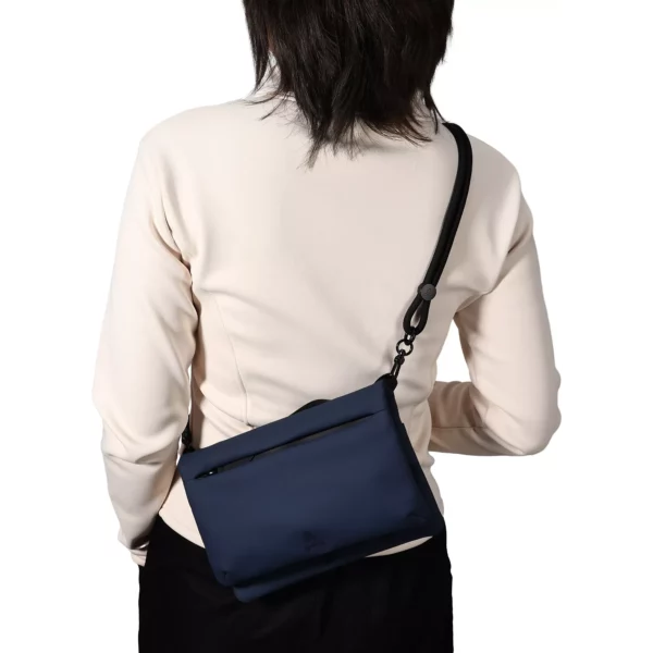 adeqwat travel shoulder bag 12h