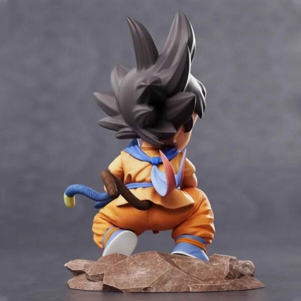 dragon ball kid goku with poole figure