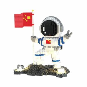 astronaute building blocks